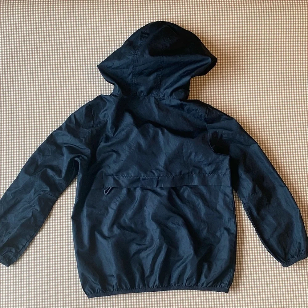 Converse lightweight windbreaker jacket.‎ Size 8-10yrs